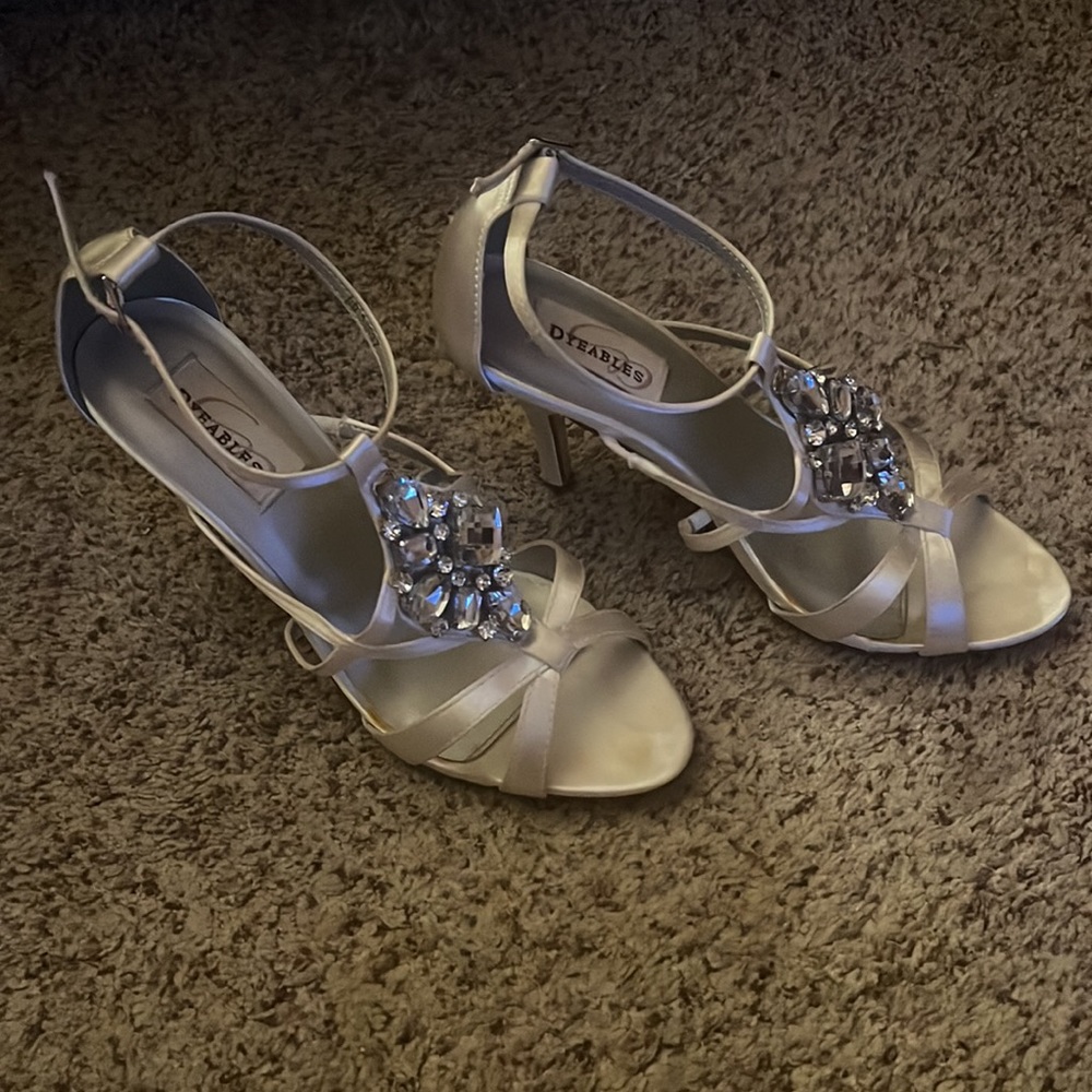 Dyeables Heidi White Satin Bridal pumps Size 8B